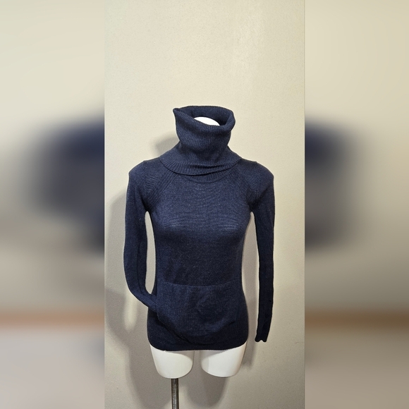 Lululemon Merino Wool Blend Navy Tutrleneck Top/ Sweater  Women's Size 4 - Picture 1 of 6